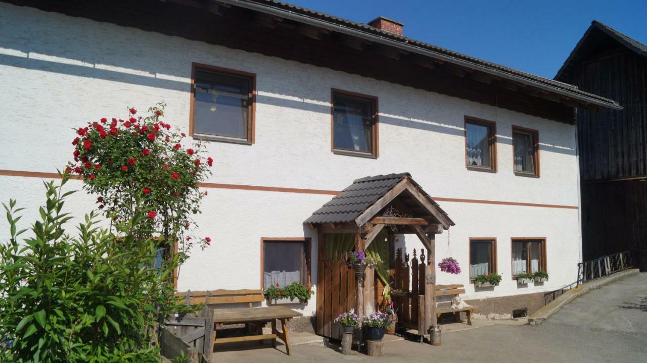 Ferienwohnung Auf Einem Richtigen Bauernhof Finkenstein am Faaker See Eksteriør bilde